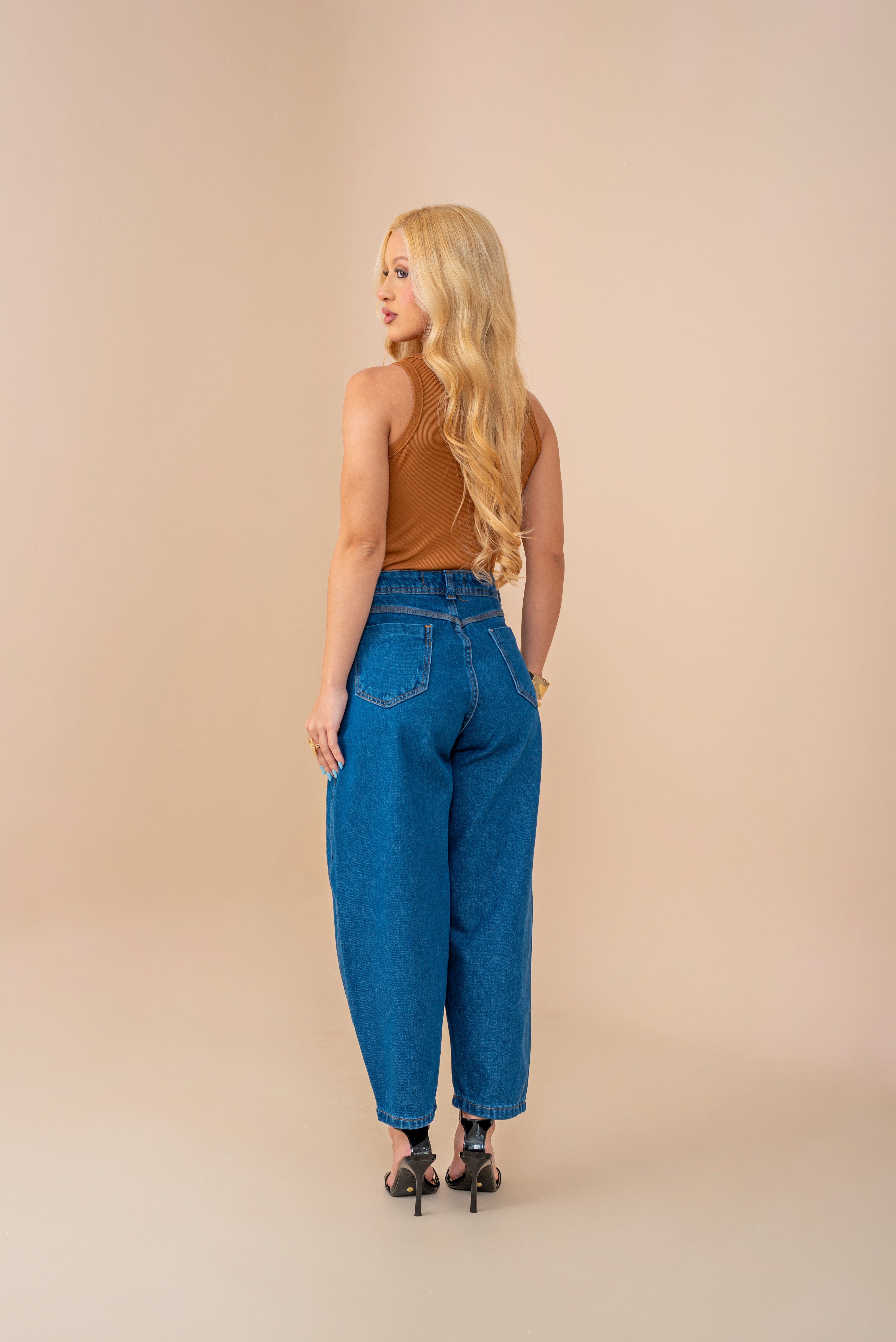 Calça jeans com strass